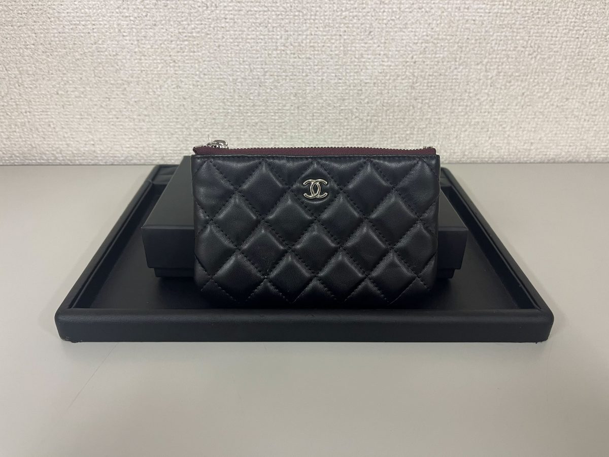 シャネル マトラッセ クラシックミニポーチ ラムスキン A82365