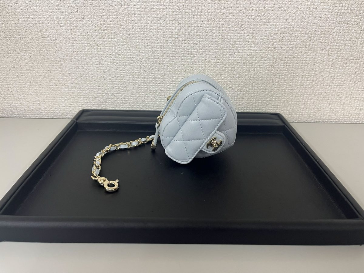シャネル ハートバッグチャーム AP4838 25AW マトラッセ ラムスキン ライトブルー